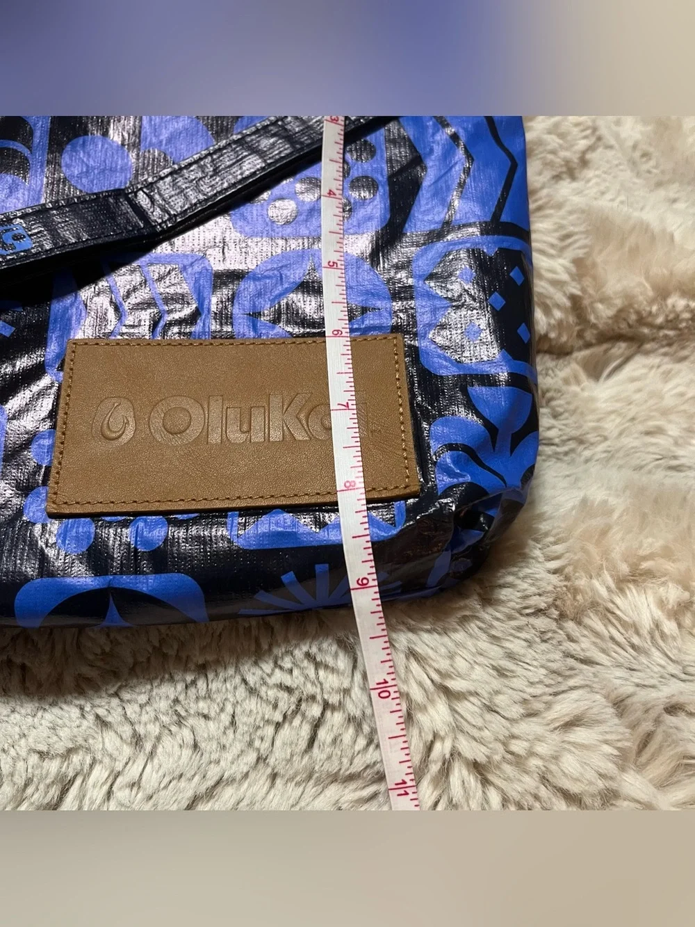 OluKai Blue & Black Geometric Cosmetic Pouch 02-12